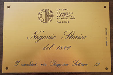 Targa "Negozio Storico dal 1826" della Camera di Commercio di Palermo
